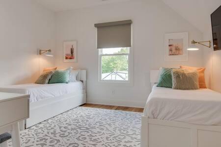 The Hart - Walk To It From Spacious Gem Holiday home *