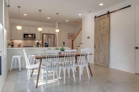 The Hart - Walk To It From Spacious Gem * Nashville