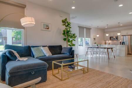 The Hart - Walk To It From Spacious Gem * Nashville