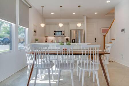 The Hart - Walk To It From Spacious Gem Holiday home *