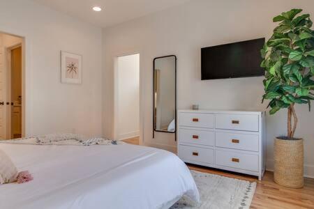 The Hart - Walk To It From Spacious Gem * Nashville